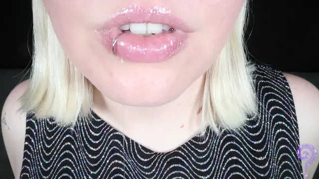 Poster: The Goddess Clue - Spit Serum